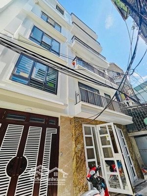 chính chủ cô thơm bán nhà minh khai 40m2 7 tầng 4 ngủ 8.5tỷ ngõ ô tô, thang máy, sổ đỏ vuông đẹp