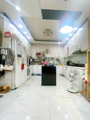 nhà hiếm - nở bụng, nở hậu chữ l, có dòng tiền