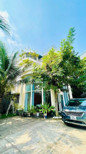 chính chủ bán biệt thự và kho xưởng diện tích sử dụng 1.000m2 - gần sân bay - giá chỉ 152 triệu/m2