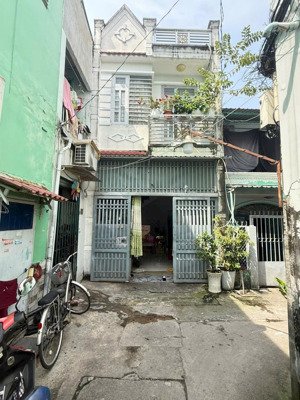 bán nhà đường xe hơi ngang 4m 2 tầng 3pn mà giá siêu hạt rẻ sổ đẹp vuông vức chỉ hơn 3t