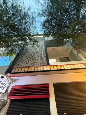 cho thuê nhà mặt tiền đường sư vạn hạnh 8.3 x 23m trệt 4 lầu giá 260 triệu, đối diện vạn hạnh mall