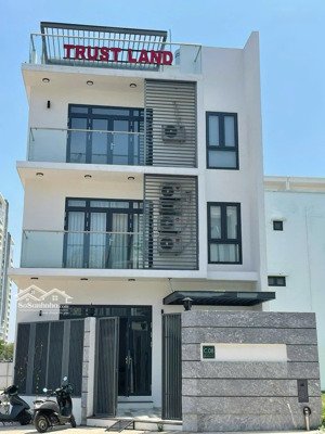 kẹt tiền bán gấp!mặt tiền ngay quốc hương-dt:4 x 25m-4 tầng - hđt 60tr- giá chỉ 24 tỷ