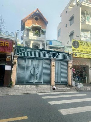 giá tốt! khan hiếm chủ cần bán nhà mặt tiền đường nguyễn văn đậu p11 bình thạnh 5.74x35,42 giá 32tỷ