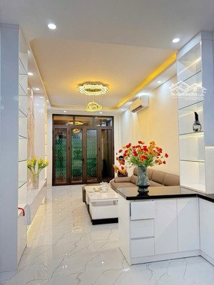 bán nhà mai anh tuấn nhà đẹp ngày hồ ở sướng 42m - 5 tầng - mặt tiền 3,6m giá 12,6 tỷ.