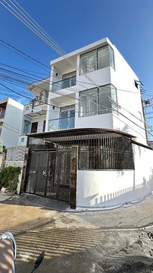 căn góc 2 mặt tiền 3 tầng hẻm oto phước long ngay kđt phước long nha trang