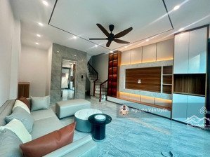 bán nhà, võ chí công, cầu giấy, thang máy, 42m2 x 6 tầng, mặt tiền 4,5m. nhà xây mới, full nội thất