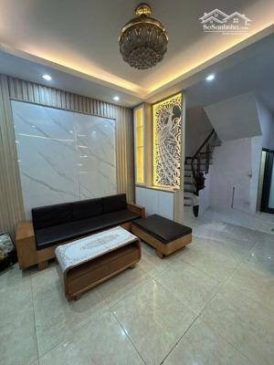 ngọc thuỵ 30m 4 tầng - nhà đẹp - gần ngay chợ ngọc thuỵ - 15m ra đường oto