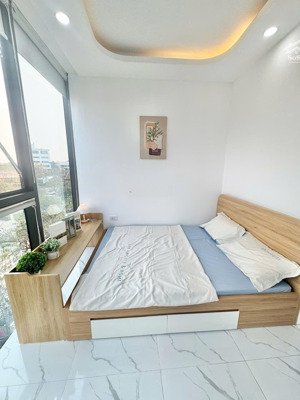 bán căn hộ ccmini cầu giấy ,diện tích 100m, 7 tầng 24 phòng, doanh thu 1.5ty/nam, 1 nhà ra ô tô