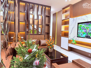 bán nhà vip phố hồ tùng mậu trung tâm cầu giấy
diện tích 40m 5 tầng giá 10.9 tỷ