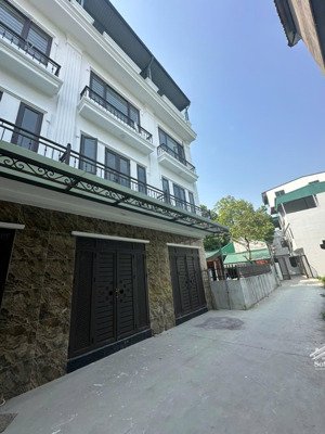 nhà mới 4tx32m2 thoáng 2 mặt,gần trục liên xã chợ phụng châu,10m ra đường ôtô đậu chỉ 3,45 tỷ