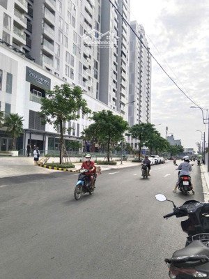 bán nhà đẹp 2 tầng 48m² gần kđt vạn phúc ô tô vào tận cửa, giá tốt chỉ 5.6 tỷ hiệp bình phước