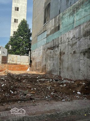 hàng hiếm để xây tòa nhà cần bán gấp. khuôn đất đẹp hẻm 8m chu văn an. dt: 5x14m. nở hậu đẹp