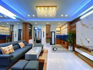 bán nhà phố hoàng cầu 46m 5 tầng thang máy 20m ra mặt phố 50m ra mặt hồ hoàng cầu . cực hiếm