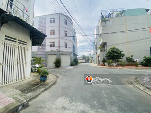 nhà 3 tầng đẹp 4pn 4wc mới xây vào ở ngay đường số nguyễn duy trinh phú hữu quận 9 giá 6,7 tỷ