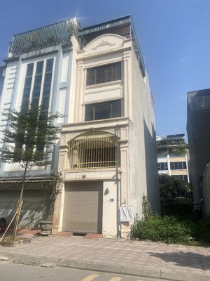 chính chủ cần tiền bán gấp mảnh đất 140m2, mt 6,8m , việt hưng, gần trường, chợ