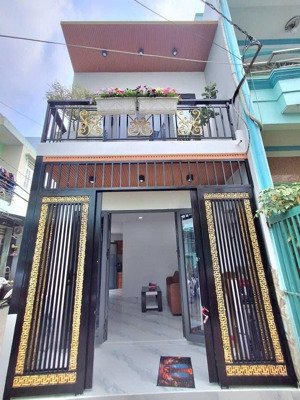 nhà bán mới 100% tặng nội thất , 2 mặt tiền , hẽm không ngập nước gần aeon mall q8