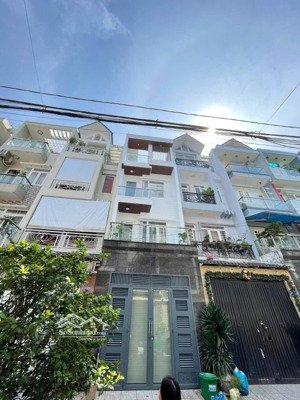 cần bán gấp nhà riêng đường nhựa ô tô 9m, 56,6m2 giá chỉ 8,8tỷ thương lượng mạnh, goị 