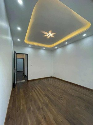 nhà đẹp ở ngay phố định công thượng 42/45m - 3 tầng - giá 3,18tỷ.