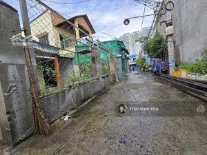 bán nhà cấp 4 kế bên chợ phú thuận, dt 138m2 , ngang 6.2m , hẻm 3m , 6.5 tỷ còn thương lượng