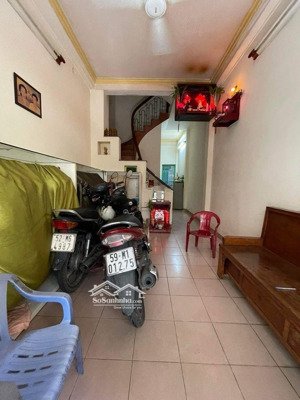 nhà hẻm xe hơi. 4 tầng. đường xóm đất. quận 11