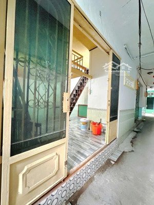 chỉ 1,45 tỷ nhà 1 trệt + lửng + lầu, 5m x 3m. sổ hồng riêng