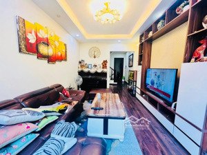 10.6 tỷ nhà 5 tầng đội cấn ba đình 2 mặt thoáng, gần ô tô