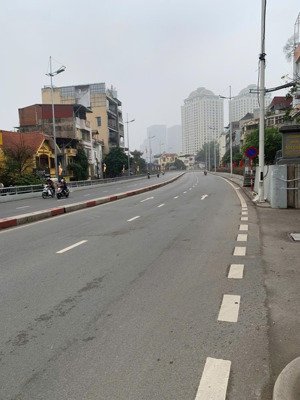 bán đất 132 m² lô góc hai mặt tiền cạnh chợ tứ liên, rất phù hợp để xây biệt thự, nhà cao tầng;