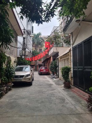 bán nhà phân lô phạm tuấn tài 68m2 x 5 tầng, có 26 tỷ, có thang máy.