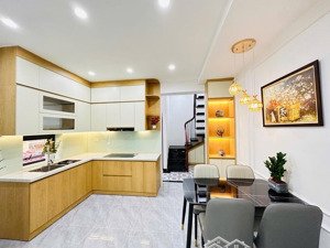 căn tập thể phố kim giang - hàng xóm bệnh viện y học cổ truyền - ô tô 10m - dtsd 140m2 căn lô góc