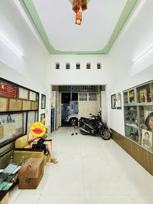 bán nhà 5 tầng hẻm ô tô thoại ngọc hầu quận tân phú giáp tân bình 6,7 tỷ.
