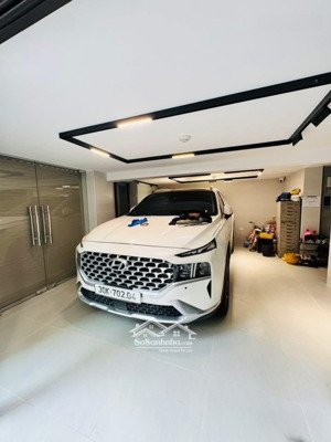 phân lô ngõ to thông các ngả. giang văn minh kim mã. dt 55m2x6t thang máy. nhà đẹp. gần phố.