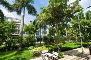 nhà shr 4 tầng kiên cố đối diện công viên ra sân bay 15 phút đường ô tô 2 chiều đàm phán chính chủ