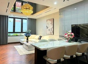 bán nhà thợ nhuộm gần vườn hoa quán sứ: 35m x 5t thang máy, ở ngay, 20m ra mặt phố, hiếm.