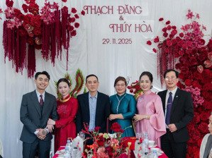 thanh xuân nhà thiết kế gara sân vườn rộng rãi ,oto tránh nhau thiết kế khoa học o cực sướng rộng