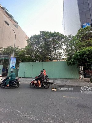 diện tích khủng 704m2 - gpxd 2 hầm - 12 tầng - tổng dtxd 4.500m2 - mt hồ hảo hớn q.1 - giá 250 tỷ