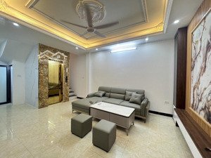 nhà đẹp trung tâm long biên gần cầu chương dương