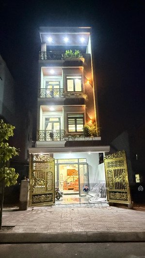 bán nhà phố tại dĩ an bình dương gần siêu thị go, metro,khu đô thị bcon diện tích 105 m ng ngang 5m