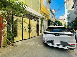 (966) chính chủ bán nhà đẹp cầu giấy, ô tô vào nhà, 5 tầng, gia đình ở yên tĩnh, thoáng sáng