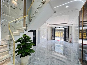 nhà đẹp 4.2x19 xây 5 tầng hẻm 1 trục đường thạnh xuân 25, xây mới, có sẵn nội thất, giá 7.5 tỷ