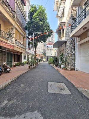 bán nhà phố hoàng quốc việt - phân lô ô tô tránh - vỉa hè kinh doanh - 2 thoáng trước sau