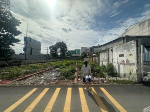 đất mặt tiền đường kinh doanh buôn bán, cách quốc lộ 13 20m, ngay cổng chào bd- bệnh viện hạnh phúc