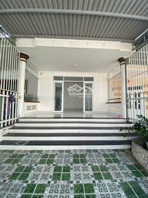 hẻm lương định của đường thông phú nông