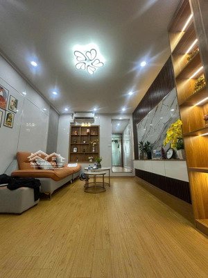 nhỉnh 3 tỷ tập thể thái thịnh, đống đa, tầng 3, 65m2, 2pn nhà đẹp full nội thất