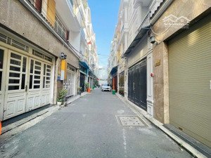 bán nhà 1 trệt lửng 2 lầu hẻm xe hơi 1/ quốc lộ 13 sát bên vạn phúc , cân nhơn hòa giá chỉ 7,8 tỷ