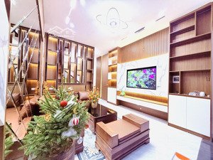 bán nhà mặt ngõ 20 hồ tùng mậu, diện tích 40m 5tầng 4mt, đầy đủ nội thất, ngõ nông rộng thoáng.