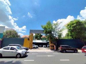 siêu phẩm ngang 50x35m lê văn việt vị trí sát vincom giá: 175 tỷ ctxd: 2 hầm 14 tầng giá: 175 tỷ