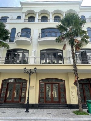 tìm đâu ra căn chà là 63m2, hướng đông nam, sẵn sổ, ban công to mà giá tốt nhất cùng phân khúc?