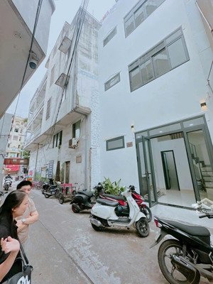 bán nhà: lý thái tổ p. 10 q. 10 (lửng + lầu 2pn)