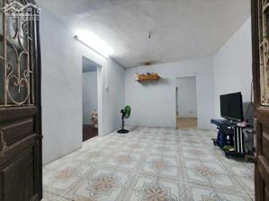 CHO THUÊ CĂN HỘ TẬP THỂ THÀNH CÔNG BA ĐÌNH, 3 NGỦ, SÂN RỘNG TRƯỚC NHÀ