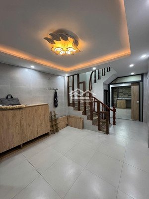 bán nhà cầu giấy nguyễn khang- gần oto tránh - ngõ thông ô bàn cờ - nhà đẹp - 2 thoáng